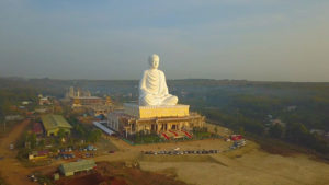 Độc đáo ở Bình Phước với tượng Phật khổng lồ nằm trên mái